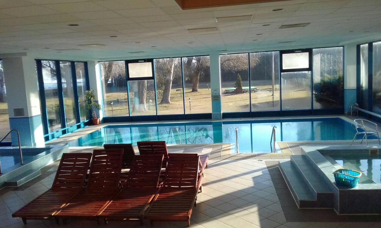 Hotel Magistern Konferencia Es Wellnesshotel Siófok Exteriör bild