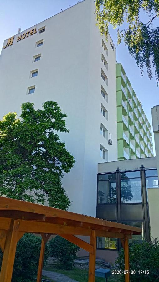 Hotel Magistern Konferencia Es Wellnesshotel Siófok Exteriör bild