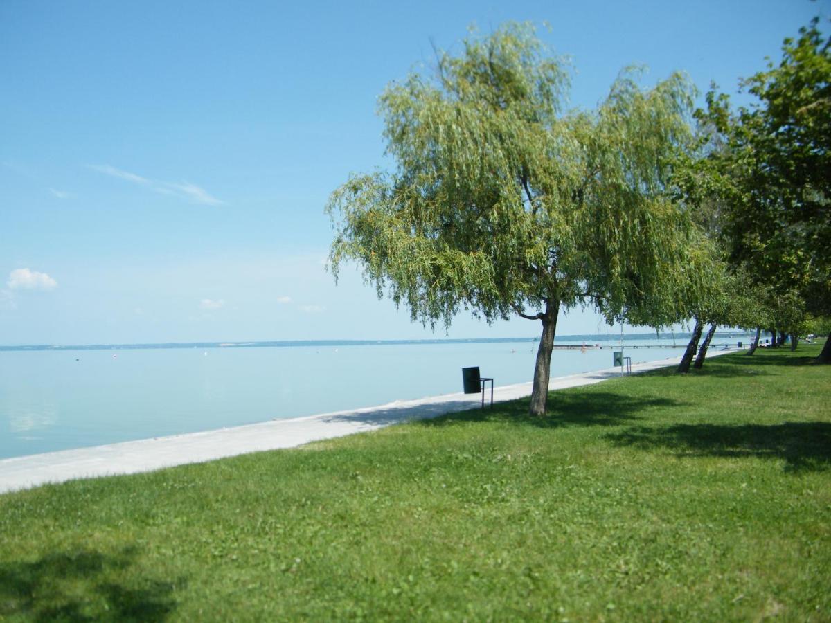 Hotel Magistern Konferencia Es Wellnesshotel Siófok Exteriör bild