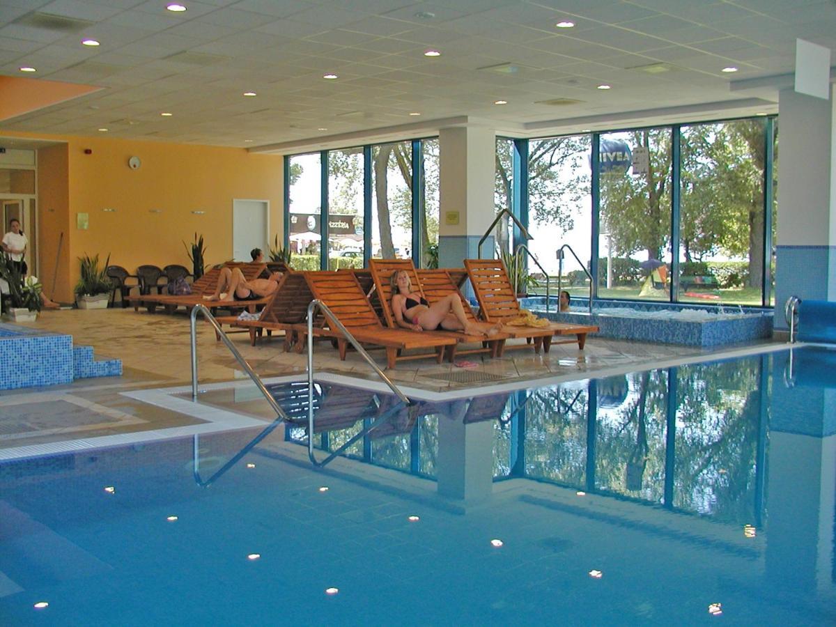 Hotel Magistern Konferencia Es Wellnesshotel Siófok Exteriör bild