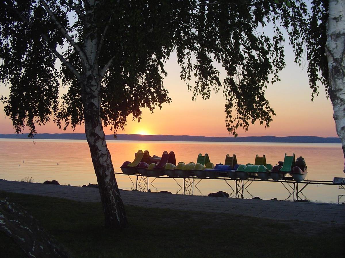 Hotel Magistern Konferencia Es Wellnesshotel Siófok Exteriör bild