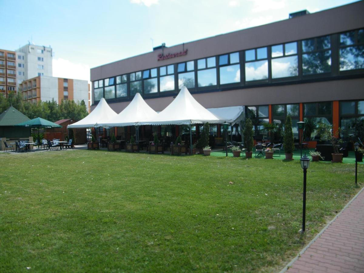 Hotel Magistern Konferencia Es Wellnesshotel Siófok Exteriör bild