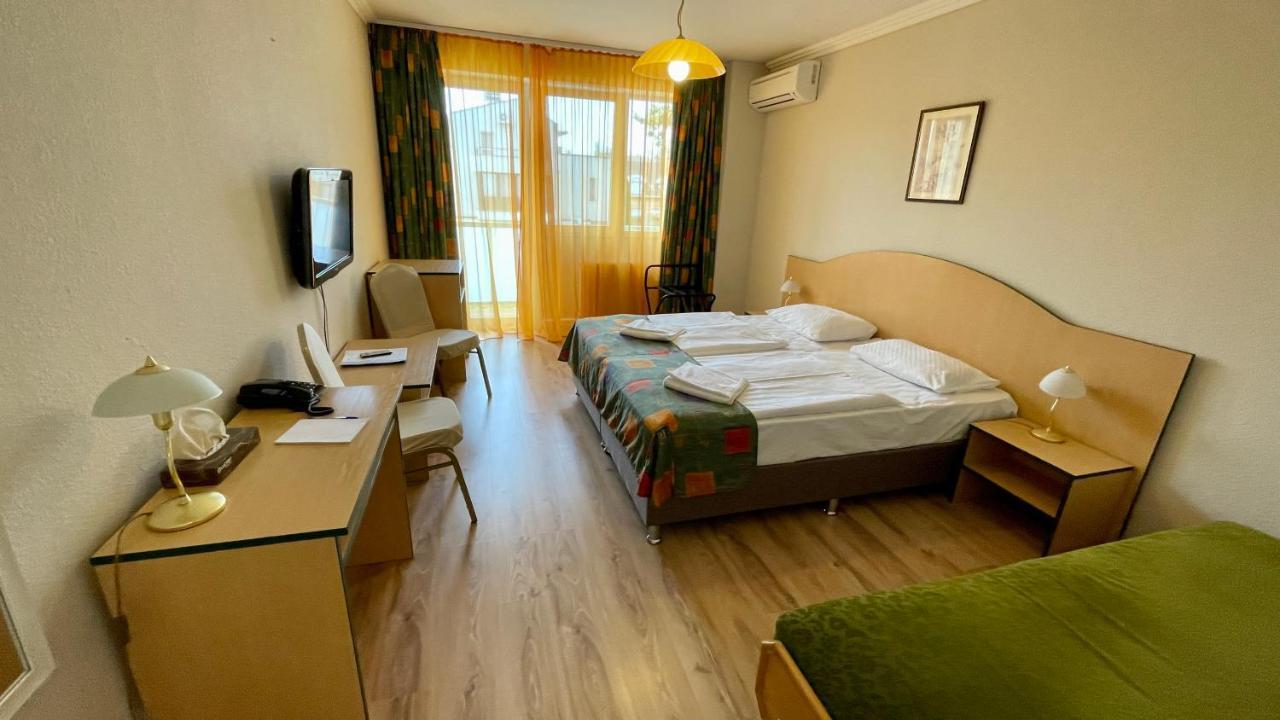 Hotel Magistern Konferencia Es Wellnesshotel Siófok Exteriör bild